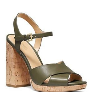 💥Michael Kors Alexia Platform Leather Sandals